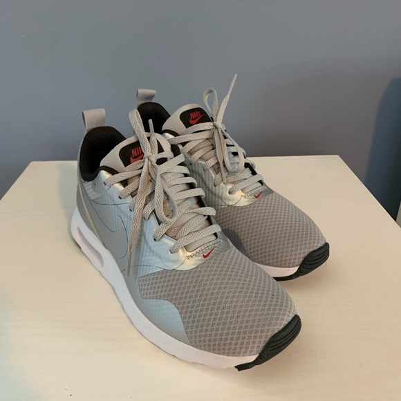 Women’s Nike Sneakers - Picture 1 of 5